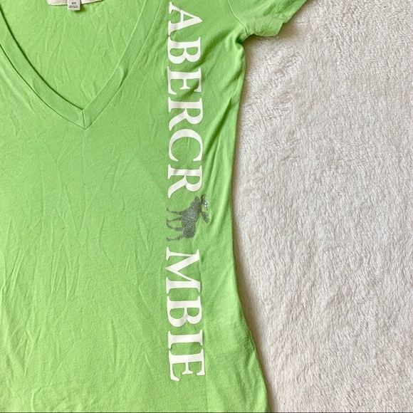 Abercrombie & Fitch green graphic v-neck tee sz XS - Picture 4 of 6